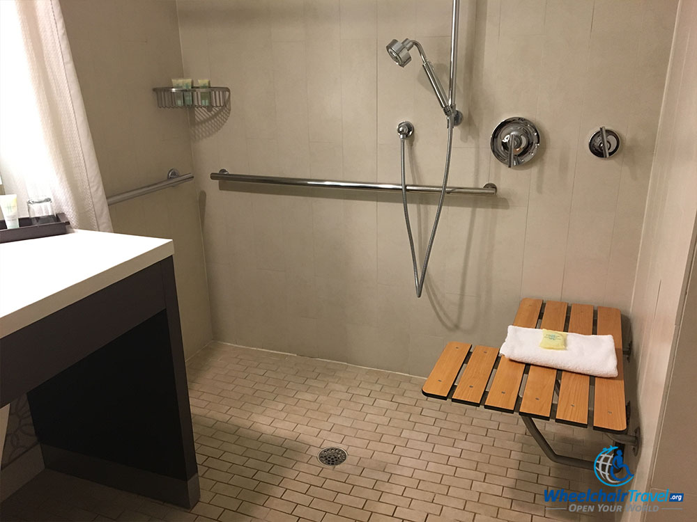 hotel bathrooms that are accessible for handicap